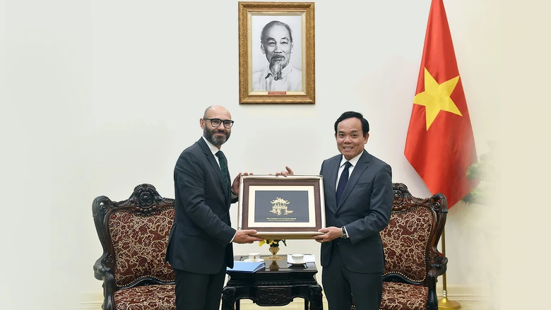 Phó Thủ tướng Trần Lưu Quang tiếp Tổng Thư ký Tòa Trọng tài thường trực (PCA). (Ảnh: VGP)