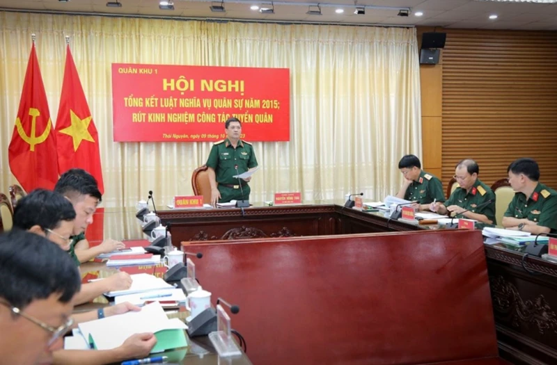 Trung tướng Nguyễn Hồng Thái, Ủy viên Trung ương Đảng, Tư lệnh Quân khu 1 phát biểu kết luận hội nghị. (Ảnh: Báo Quân đội nhân dân)