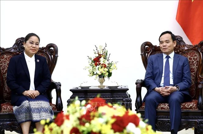 Phó Thủ tướng Trần Lưu Quang tiếp Bộ trưởng Thông tin, Văn hóa và Du lịch Lào. (Ảnh: Lâm Khánh/TTXVN)