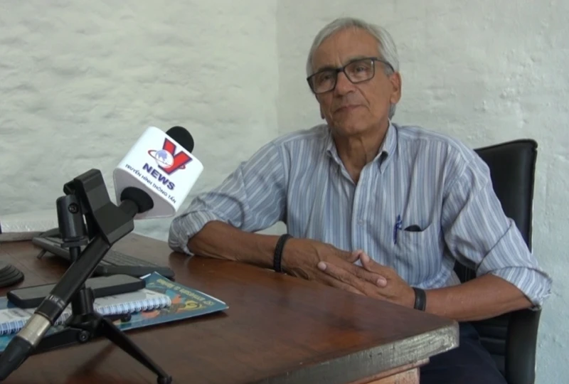 Tổng Bí thư Đảng Cộng sản Uruguay trả lời phỏng vấn phóng viên TTXVN tại Montevideo nhân kỷ niệm 94 năm thành lập Đảng Cộng sản Việt Nam. Ảnh: Diệu Hương/TTXVN