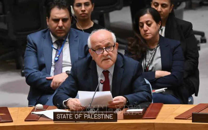 Quan sát viên thường trực của Palestine tại LHQ Riyad Mansour phát biểu trong phiên họp Hội đồng Bảo an LHQ ở New York, Mỹ ngày 25/3/2024. Ảnh: AFP/TTXVN
