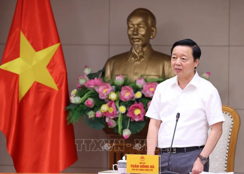 Phó Thủ tướng Trần Hồng Hà phát biểu chỉ đạo cuộc họp. (Ảnh: TTXVN)