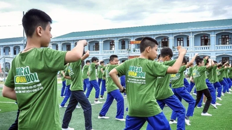 Học sinh tham gia tại trại hè Học kỳ quân đội. (Ảnh Học viện Thanh thiếu niên Việt Nam)