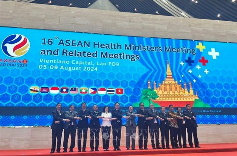 Các đại biểu chụp ảnh chung tại Hội nghị Bộ trưởng Y tế ASEAN 2024. (Ảnh: TTXVN)