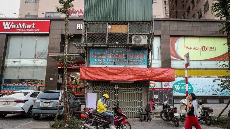 Công trình nhà ở “siêu mỏng, siêu méo” tại ngõ 102 đường Trường Chinh (phường Phương Mai, quận Đống Đa, Hà Nội) gây mất mỹ quan đô thị. (Ảnh SƠN TÙNG)