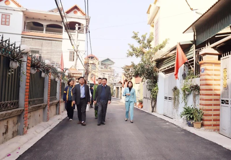 Đường làng sạch đẹp của xã nông thôn mới kiểu mẫu Dương Xá, huyện Gia Lâm, Hà Nội. (Ảnh: MAI NGUYỄN)