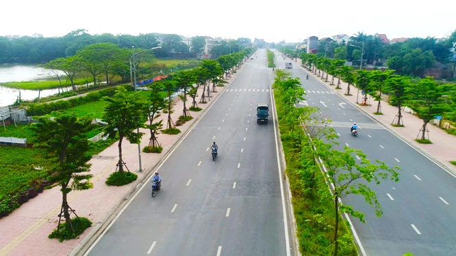 Hạ tầng giao thông tại huyện Gia Lâm đang được đầu tư khang trang, hiện đại. Trong ảnh: tuyến đường Dương Xá-Đông Dư.