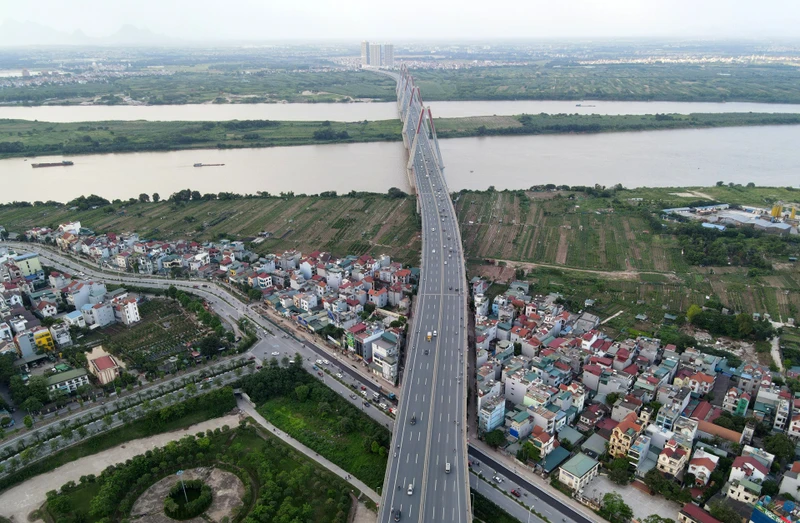 Trục giao thông Võ Chí Công - Cầu Nhật Tân - Võ Nguyên Giáp kết nối khu vực trung tâm Hà Nội với sân bay quốc tế Nội Bài. Ảnh: Duy Linh.