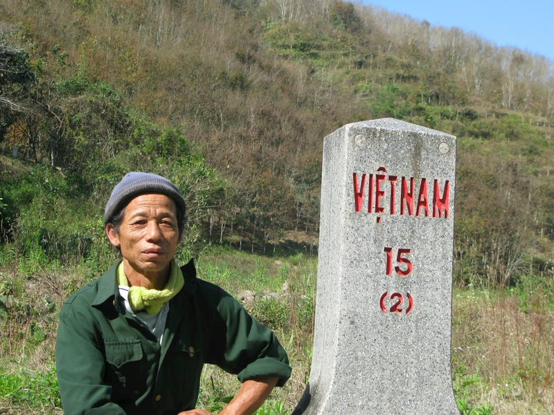 Ông Pờ Xuân Chừ, một người dân Tả Ló San tình nguyện xây lán giữ nương, giữ mốc, giữ đường biên, giữ dòng suối quê nhà... 