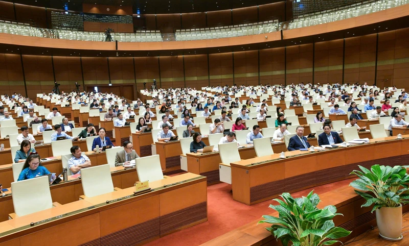 Toàn cảnh hội trường ngày làm việc thứ 2 (ngày 22/10/2024), Kỳ họp thứ tám Quốc hội khóa XV. Ảnh: Nghĩa Đức