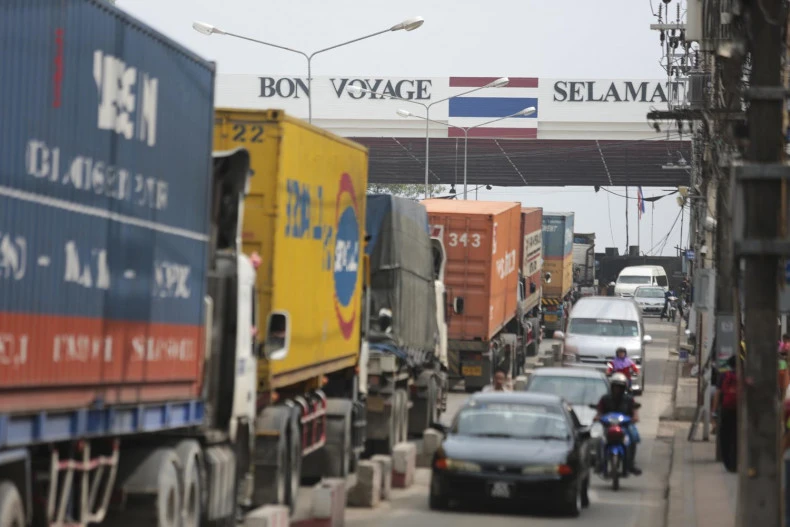 Vận chuyển hàng hóa tại một cửa khẩu ở tỉnh Songkhla, có biên giới tiếp giáp với Malaysia. (Ảnh: Bưu điện Bangkok)