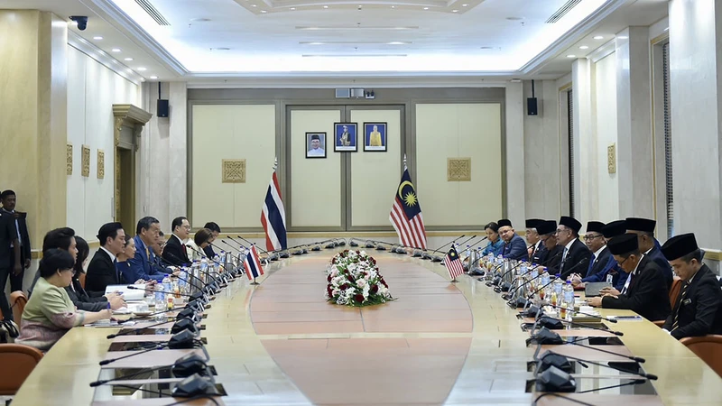 Cuộc hội đàm song phương giữa Thủ tướng Thái Lan Srettha Thavisin và Thủ tướng Malaysia Anwar Ibrahim.
