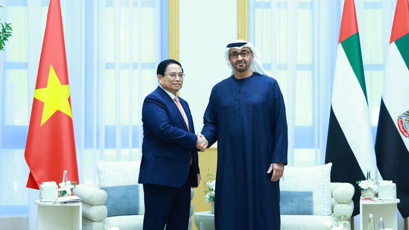 Thủ tướng Chính phủ Phạm Minh Chính và Tổng thống UAE Sheikh Mohammed bin Zayed Al Nahyan. (Ảnh: Dương Giang/TTXVN)