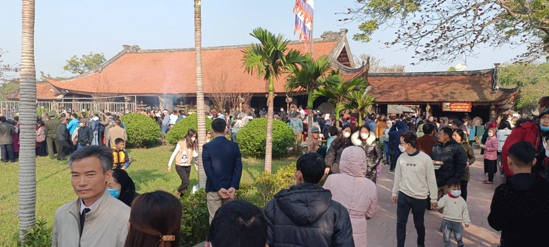 Lễ hội chùa Keo mùa xuân 2023 tại xã Duy Nhất (huyện Vũ Thư, tỉnh Thái Bình) thu hút đông du khách tới chiêm bái, vãn cảnh.