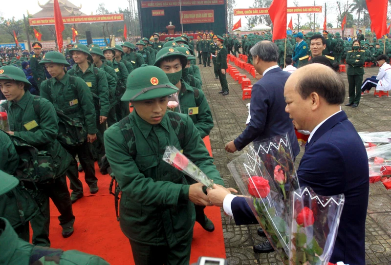 1.175 thanh niên Thái Bình viết đơn tình nguyện nhập ngũ.