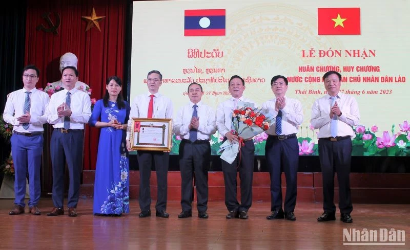 Trường Đại học Y Dược Thái Bình đón nhận Huân chương Lao động hạng Nhất do Chủ tịch nước Cộng hòa Dân chủ Nhân dân Lào trao tặng.