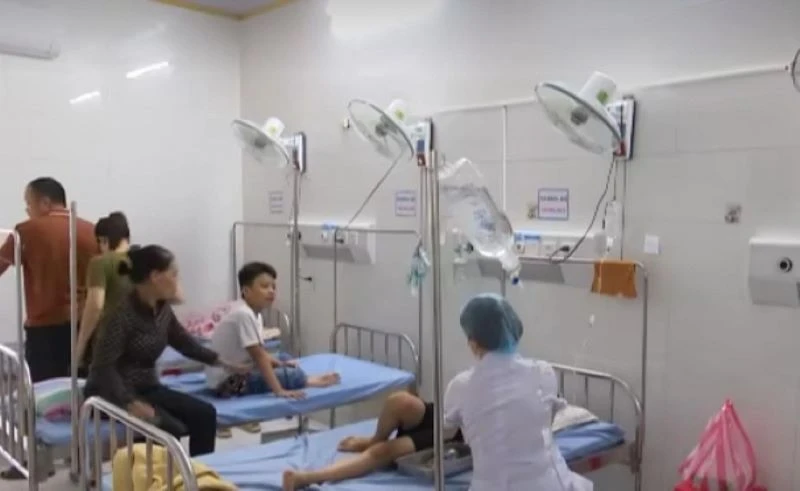 25 học sinh nhập viện, 3 học sinh điều trị tại nhà do ăn bánh bông lan trứng muối bị nhiễm vi khuẩn Tụ cầu vàng tại huyện Tiền Hải (tỉnh Thái Bình). (Ảnh: CTV)