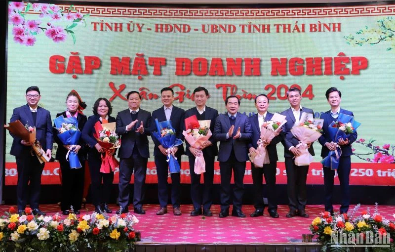 Lãnh đạo tỉnh Thái Bình biểu dương các doanh nghiệp có đóng góp lớn cho công tác an sinh xã hội trên địa bàn.