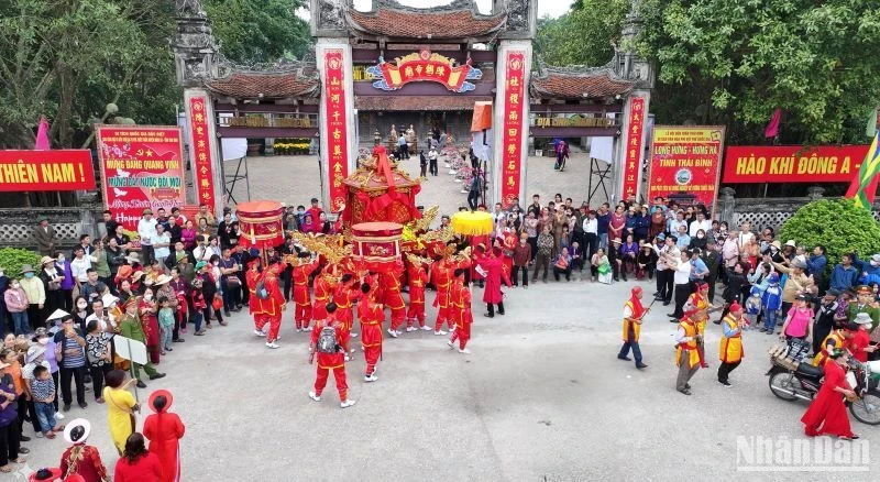 Lễ hội đền Trần Thái Bình đang trở thành điểm đến hấp dẫn đối với du khách gần xa.