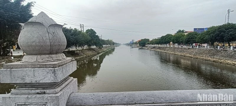 Nhờ kịp thời khắc phục, dòng sông Kiến Giang đã không còn màu nước đen ngầu như Báo Nhân Dân phản ánh ngày 28/3/2024.