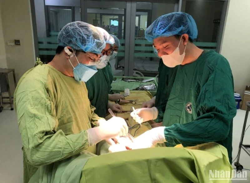 Bệnh viện Đa khoa tỉnh Thái Bình đã thực hiện thành công nhiều ca phẫu thuật chuyên sâu, có độ khó cao.