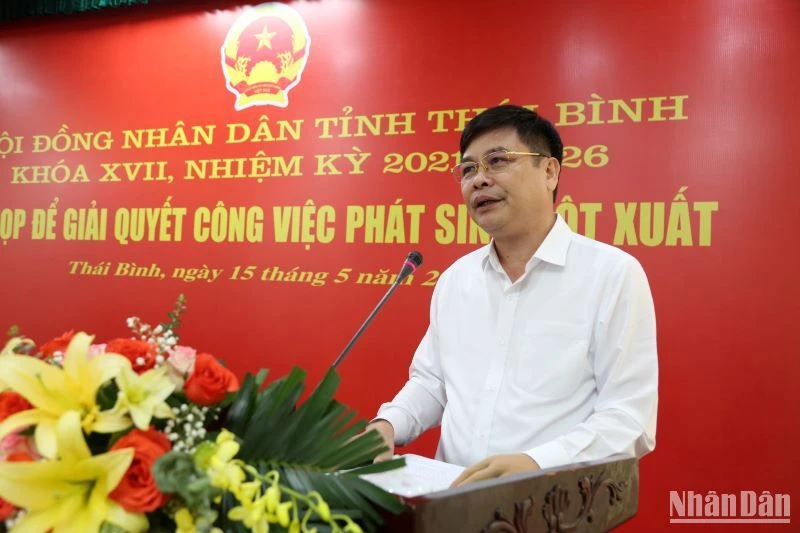 Tân Phó Chủ tịch Ủy ban nhân dân tỉnh Thái Bình Phạm Văn Nghiêm phát biểu ý kiến tại Kỳ họp Hội đồng nhân dân tỉnh.