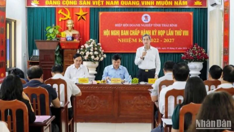 Đã có hơn 20 doanh nghiệp ủng hộ 4,3 tỷ đồng ngay trong buổi phát động xóa nhà tạm, nhà dột nát do Hiệp hội Doanh nghiệp tỉnh Thái Bình tổ chức.