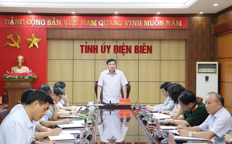 Đồng chí Trần Quốc Cường, Bí thư Tỉnh ủy, Trưởng Ban Chỉ đạo Phòng chống tham nhũng, tiêu cực tỉnh Điện Biên phát biểu chỉ đạo tại cuộc họp Ban Chỉ đạo.