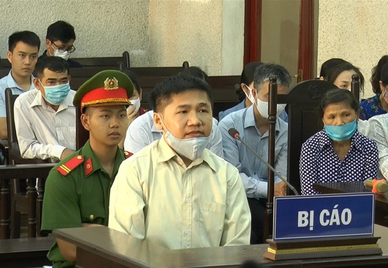 Bùi Văn Thịnh nhận mức án 24 năm tù vì tội chiếm đoạt tài sản và đánh bạc.