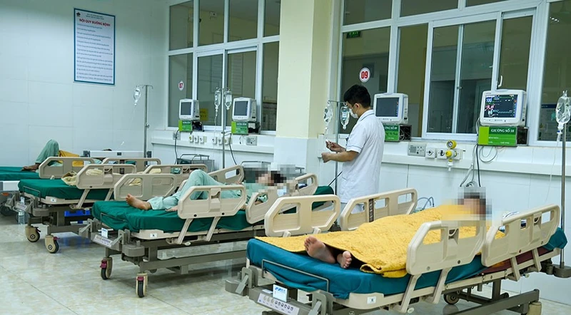 Các bệnh nhân nghi bị ngộ độc đang được theo dõi, điều trị tại Bệnh viện đa khoa tỉnh Điện Biên.