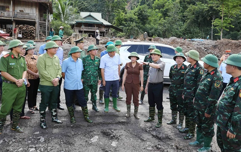 Phó Thủ tướng Trần Lưu Quang kiểm tra tiến độ khắc phục hậu quả lũ quét tại xã Mường Pồn, huyện Điện Biên, tỉnh Điện Biên.