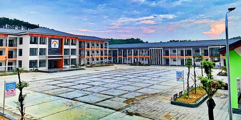 Trường Trung học phổ thông Tức Tranh ở huyện Phú Lương được đầu tư xây dựng khang trang, bắt đầu dạy và học từ năm học 2023- 2024.
