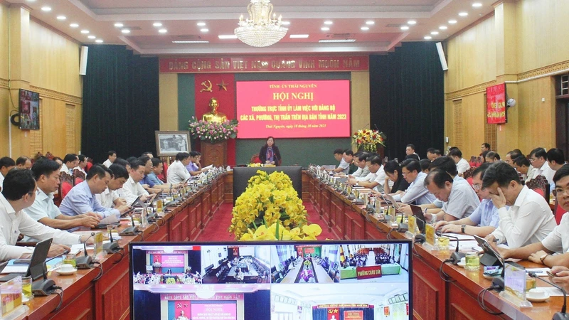 Thường trực Tỉnh ủy Thái Nguyên tổ chức hội nghị trực tuyến với cấp ủy tất cả các huyện, thành phố, xã, phường, thị trấn với sự tham dự của 2.500 đại biểu 