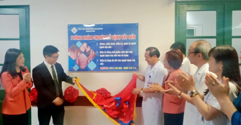 Bệnh viện Trung ương Thái Nguyên khai trương Phòng khám chuyên đề bệnh vẩy nến mở ra cơ hội cho bệnh nhân được khám, điều trị với chất lượng tốt mà không phải về Hà Nội.