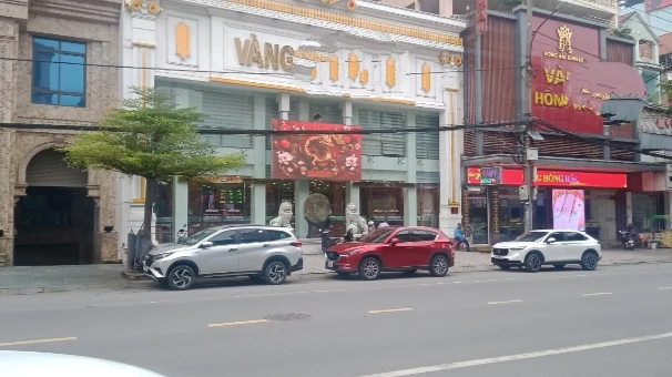 Điểm kinh doanh vàng bên đường Lương Ngọc Quyến, thành phố Thái Nguyên.