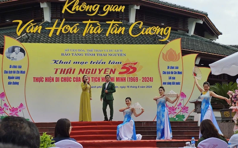 Triển lãm Thái Nguyên 55 năm thực hiện Di chúc của Bác Hồ khai mạc sáng 16/8 tại Không gian văn hóa trà Tân Cương.