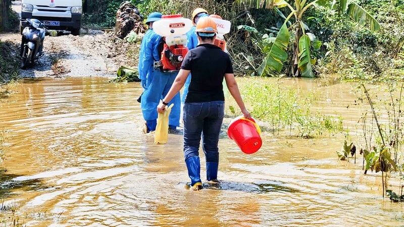 Tỉnh Thái Nguyên thực hiện phương châm nước rút đến đâu, phun khử trùng, tiêu độc đến đấy nên đến nay không có dịch bệnh xảy ra sau lũ.