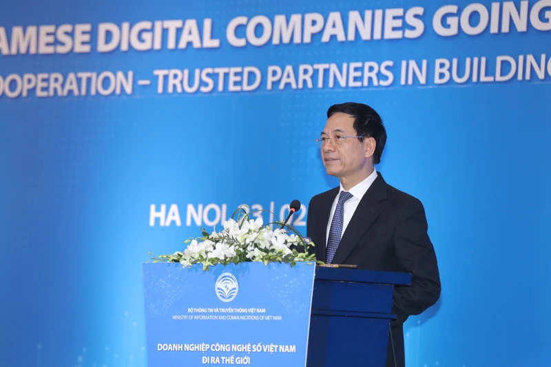 Bộ trưởng Thông tin và Truyền thông Nguyễn Mạnh Hùng phát biểu tại Hội nghị “Doanh nghiệp Công nghệ số Việt Nam đi ra thế giới”.