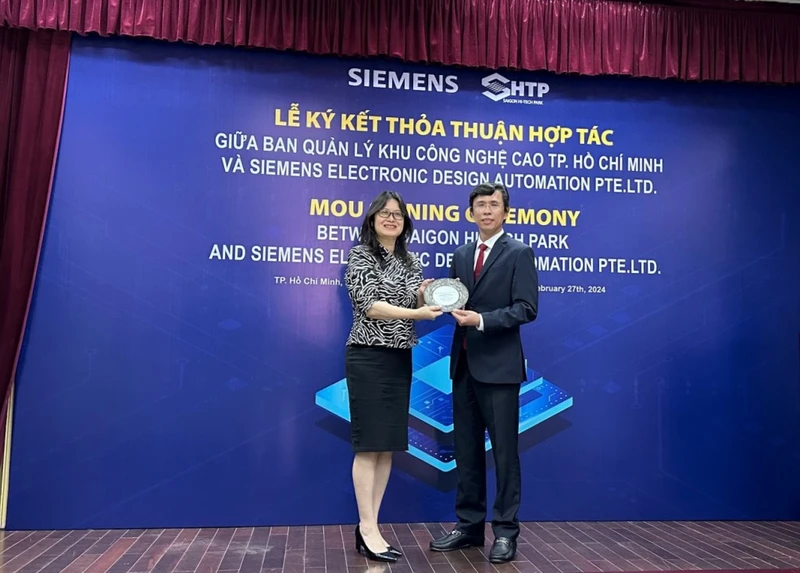 Lễ ký kết hợp tác giữa Siemens với Khu Công nghệ cao Thành phố Hồ Chí Minh (SHTP).