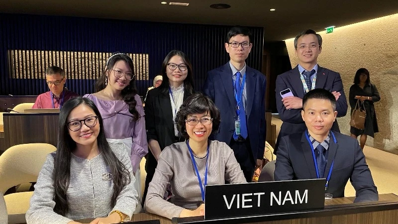 Đoàn Việt Nam tham dự Kỳ họp lần thứ 9 Đại hội đồng Công ước về bảo vệ và phát huy sự đa dạng của các biểu đạt văn hóa, diễn ra từ ngày 6-8/6 tại trụ sở UNESCO (Paris). (Ảnh: KHẢI HOÀN)