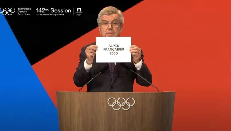 Chủ tịch Ủy ban Olympic Quốc tế Thomas Bach công bố kết quả ứng viên đăng cai Thế vận hội mùa đông 2030. 