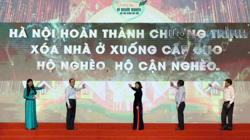 Hà Nội công bố hoàn thành Chương trình xóa nhà ở xuống cấp cho hộ nghèo, hộ cận nghèo trên địa bàn thành phố năm 2024.