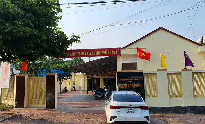 Trung tâm phát triển quỹ đất thành phố Kon Tum, nơi có cán bộ bị bắt.