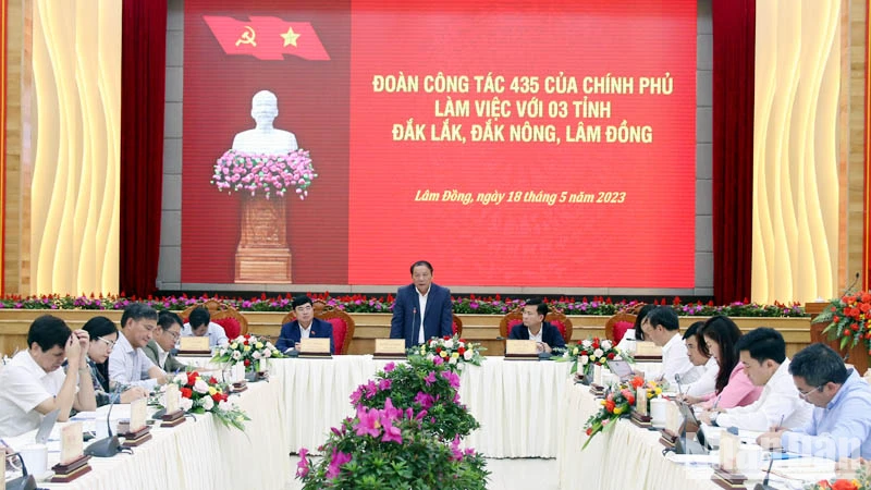 Đồng chí Nguyễn Văn Hùng phát biểu ý kiến tại buổi làm việc.