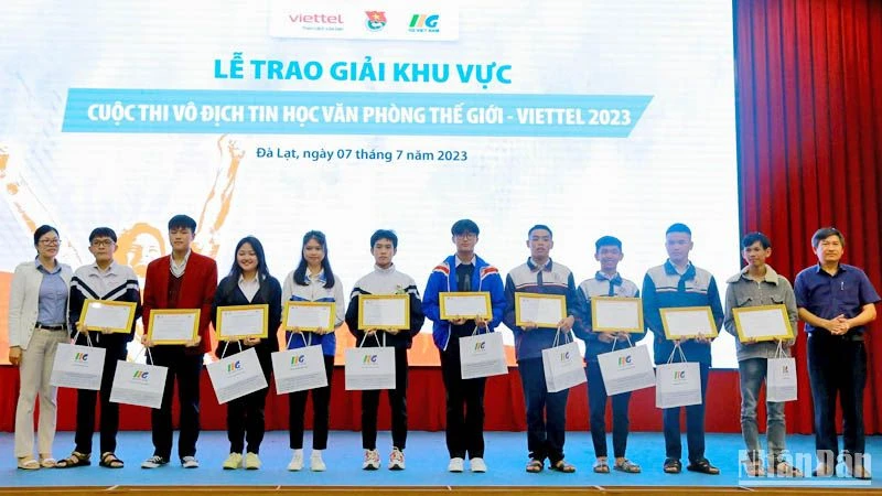 Quang cảnh trao giải khu vực Tây Nguyên, Cuộc thi vô địch Tin học văn phòng thế giới - Viettel 2023.