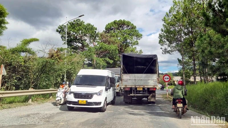 Từ ngày 1 đến 4/9, đèo Mimosa (Đà Lạt) cấm ô-tô tải có trọng tải toàn bộ xe hơn 20 tấn lưu thông trong khung giờ từ 6 đến 20 giờ.