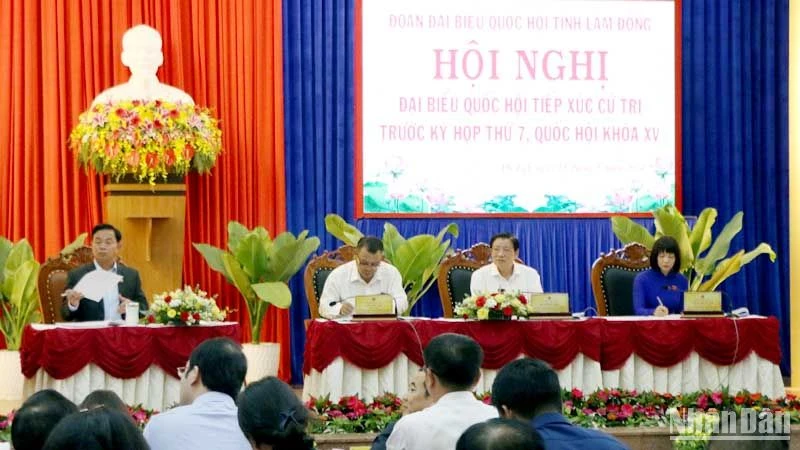 Đồng chí Phan Đình Trạc và các đại biểu Quốc hội khóa XV tỉnh Lâm Đồng tiếp xúc cử tri thành phố Đà Lạt.