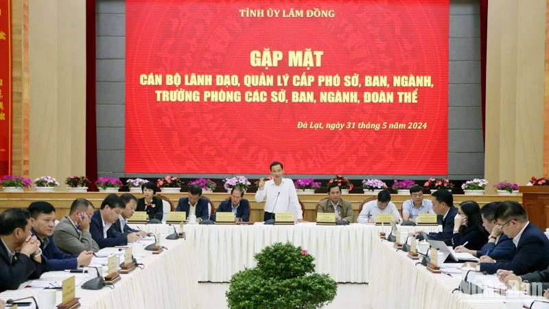 Quyền Bí thư Tỉnh ủy Lâm Đồng Nguyễn Thái Học chủ trì buổi gặp mặt.