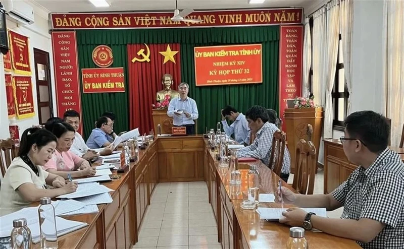 Ủy ban Kiểm tra tỉnh ủy Bình Thuận công bố kết luận kiểm tra khi có dấu hiệu vi phạm đối với các đảng viên có liên quan trong các gói thầu của Công ty AIC. (Ảnh: Ủy ban Kiểm tra tỉnh ủy Bình Thuận)