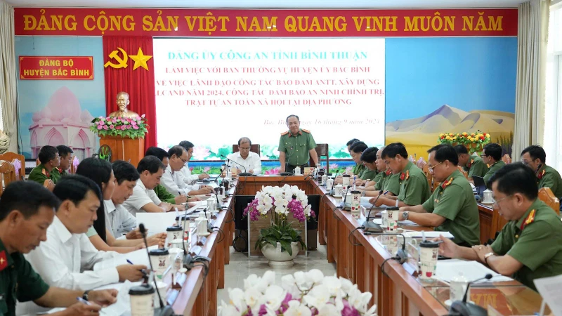 Quang cảnh buổi làm việc.